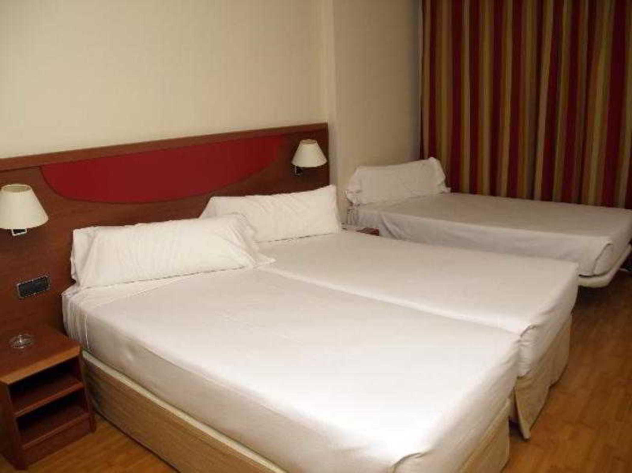 Alcala Plaza Hotel Alcala de Henares Exterior photo