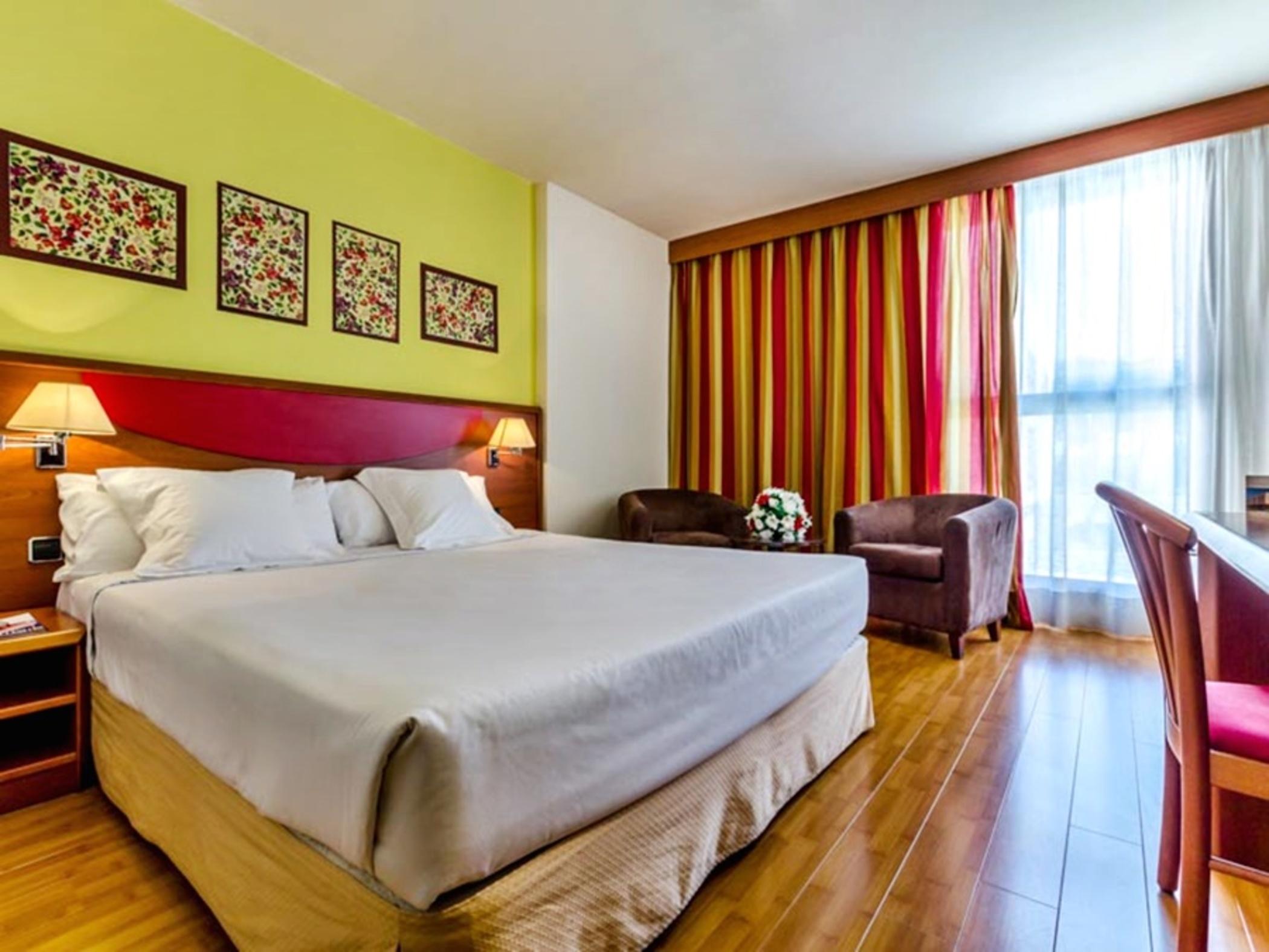 Alcala Plaza Hotel Alcala de Henares Exterior photo